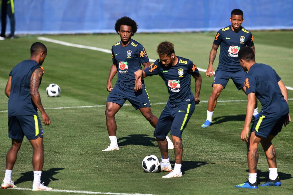 Brazil vô tình lộ đội hình thiện chiến đấu Thụy Sỹ