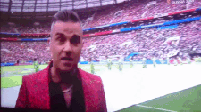 Robbie Williams hứng cơn thịnh nộ vì hành động xấu ở World Cup 2018