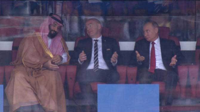 Phản ứng hài hước của Putin khi xem trận khai mạc