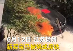 Video BMW gần 2 tỷ bất ngờ cháy rụi sau lễ cúng xe mới