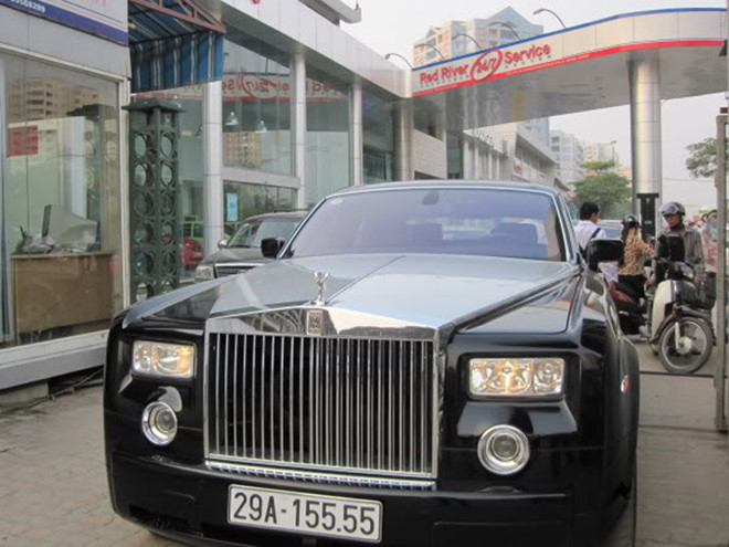 Ông chủ bí ẩn đi Rolls-Royce biển 15.555, giới đại gia kiềng nể