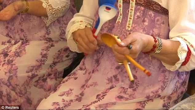 Vì sao Nga chọn thìa làm nhạc cụ cổ vũ World Cup 2018?