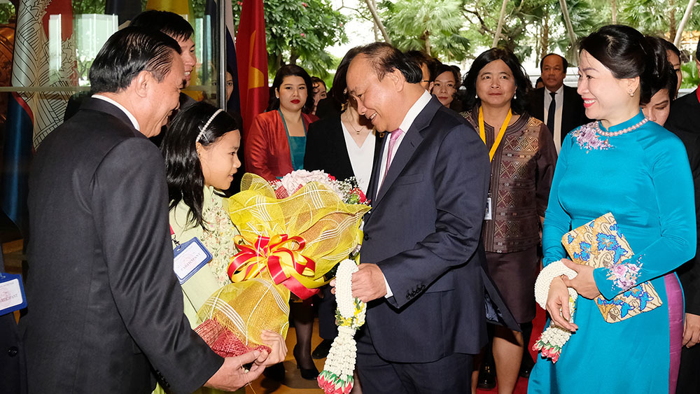 Thủ tướng bắt đầu chương trình tham dự Hội nghị cấp cao ACMECS 8 và CLMV 9