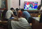 Những ông bố 'bá đạo' mùa World Cup: Càng xem bóng đá càng ngủ ngon