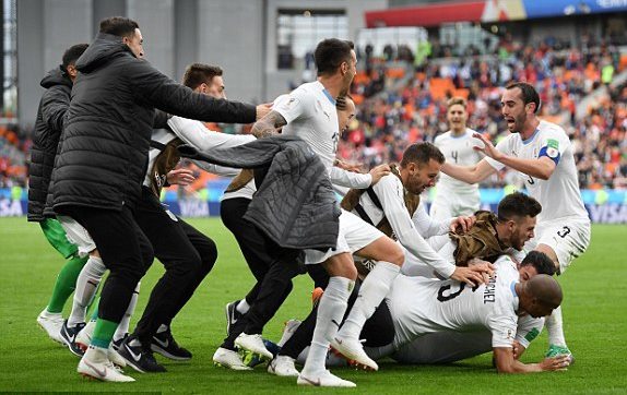 Suarez vô duyên, Uruguay thắng Ai Cập toát mồ hôi