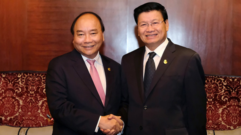 Thủ tướng Việt Nam, Lào gặp gỡ bên lề hội nghị ACMECS và CLMV