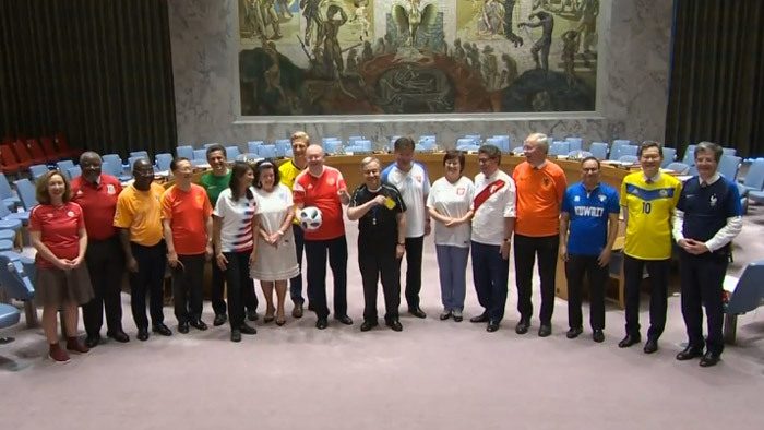 các đại sứ Liên hợp quốc cổ vũ World Cup 2018