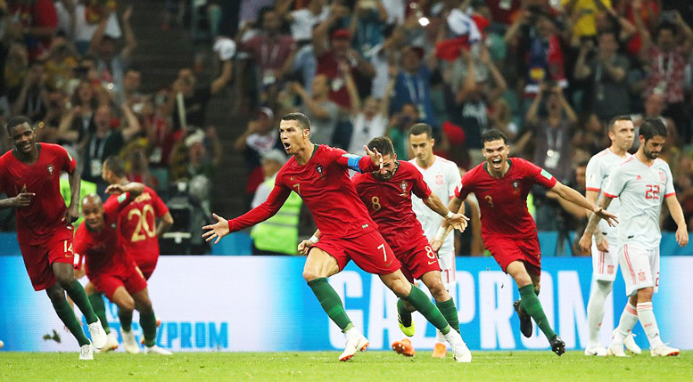 Ronaldo nổ hat-trick, Bồ Đào Nha rượt đuổi ngoạn mục Tây Ban Nha