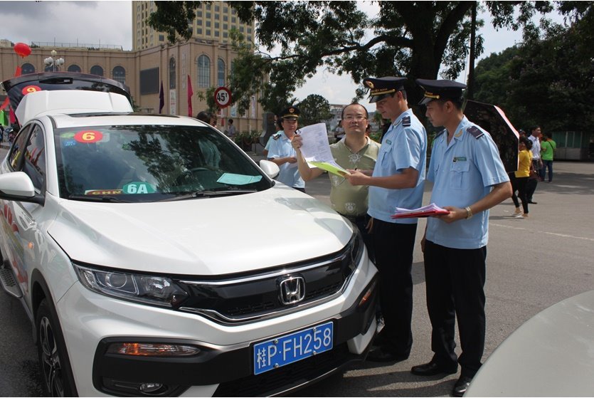 Xe du lịch tự lái qua biên giới Móng Cái: Chủ yếu là khách '5 sao'