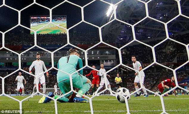 Đêm Sochi nhớ đời: Ronaldo cười, De Gea khóc