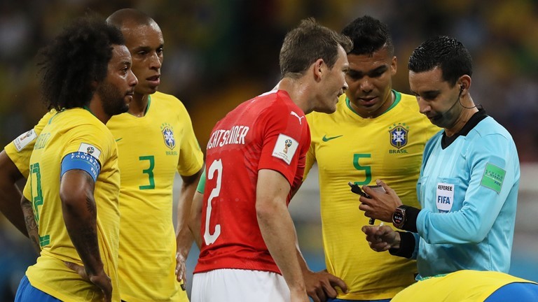 Mất điểm oan, Brazil bức xúc đòi FIFA cho xem VAR