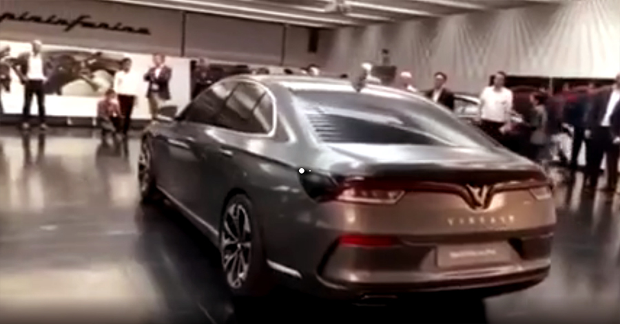 Video lộ diện xe sedan và SUV của tỷ phú Vượng