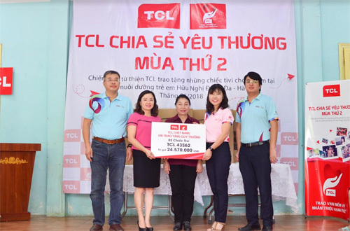 TCL tặng tivi cho trẻ mồ côi, khuyết tật TP. Hà Nội