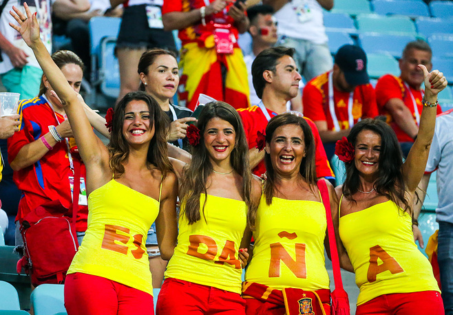 Những chân dài nóng bỏng World Cup 2018
