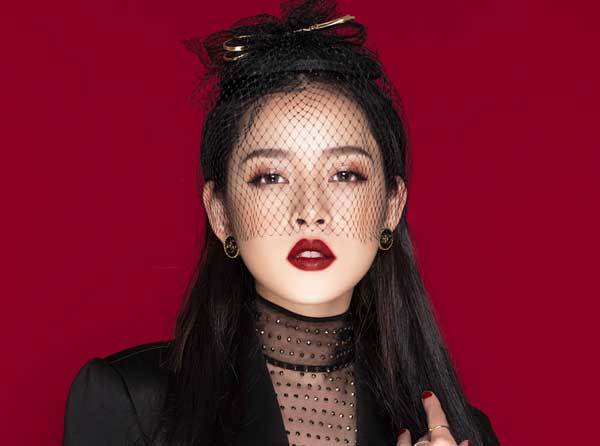 Bị chê thảm họa, Chi Pu vẫn được chọn hát tại Hoa hậu Việt Nam 2018