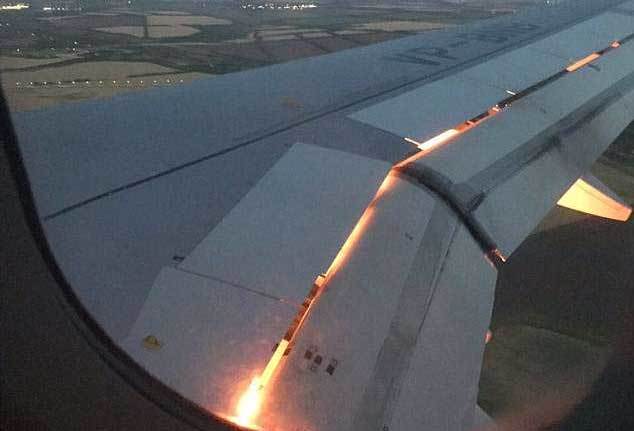 Máy bay chở đội bóng Ảrập Xêút dự World Cup bốc cháy