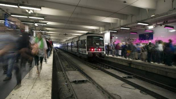 Dừng cả tuyến tàu để đón một cậu bé chào đời