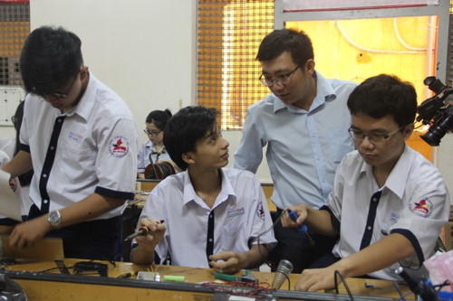 Thầy giáo Sài Gòn dí dỏm dặn trò không 