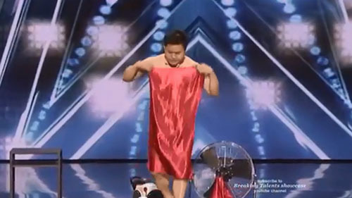 Đỏ mặt với tiết mục trần như nhộng của thí sinh America's Got Talent