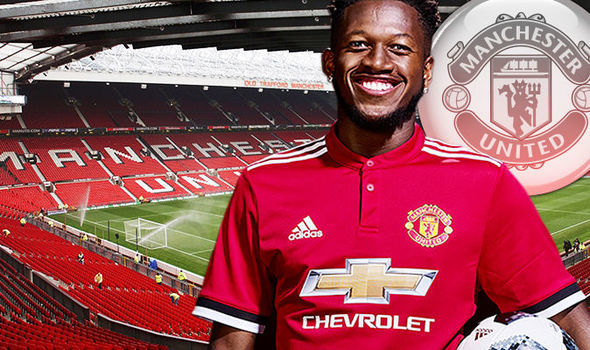Fred hớn hở ra mắt MU, Chelsea nổ 
