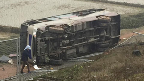 Lật xe tải chở công nhân ở Lào, 2 người Việt thiệt mạng