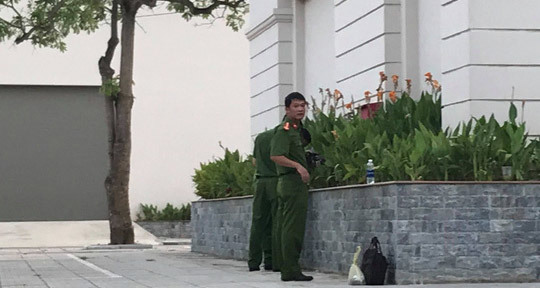 Nữ sinh đại học Vinh rơi từ tầng 5 ký túc xá xuống đất
