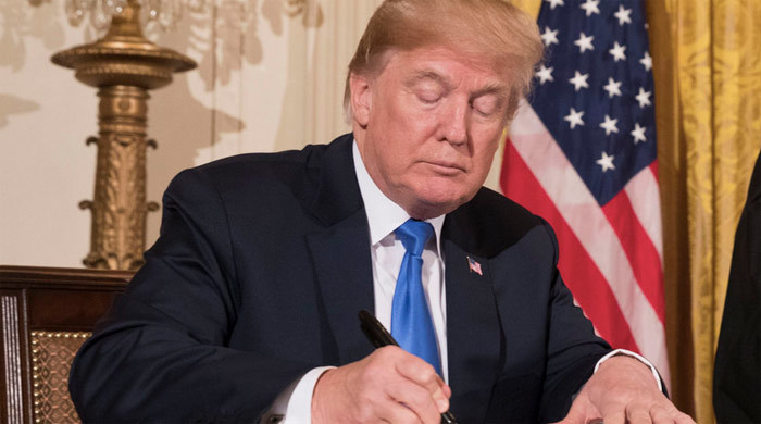 Ông Trump gia hạn trừng phạt Triều Tiên thêm một năm