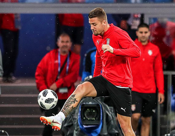 Tiền vệ Milinkovic-Savic khởi động trước trận Serbia vs Thụy SĨ