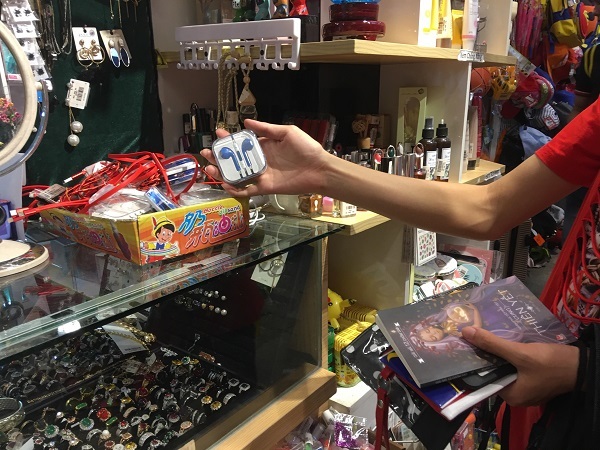 Nguy cơ hỏng tai vì những chiếc tai nghe iPhone giá rẻ 'giật mình'