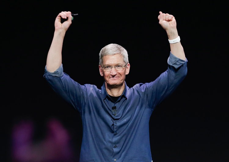 Tín nhiệm của CEO Apple Tim Cook tụt dốc không phanh