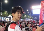 Trai đẹp Hàn Quốc 32 tuổi, cao 1,88 m nổi bật khi đi xem World Cup