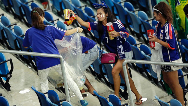Người Nhật nổi tiếng vì nhặt rác, người Việt tai tiếng vì vứt rác?