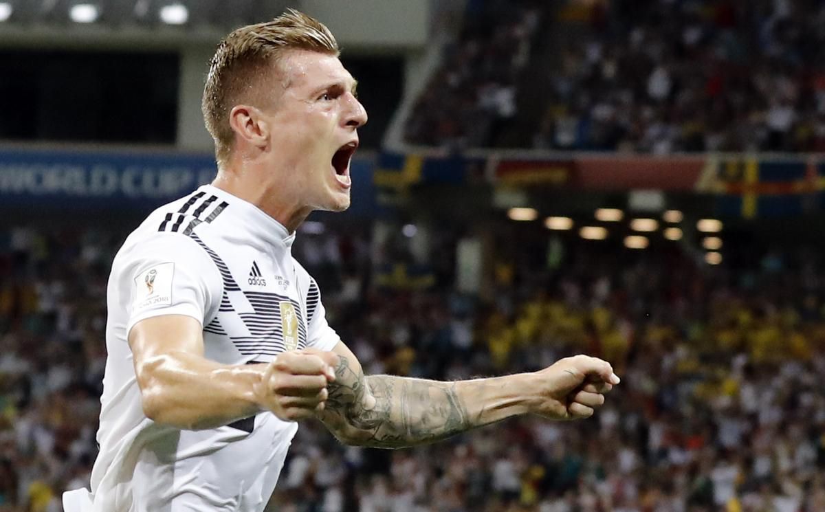 Toni Kroos chua cay sau khi giúp Đức thắng Thụy Điển