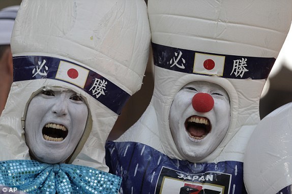 CĐV Nhật Bản cũng có cách hóa trang và cổ vũ độc đáo