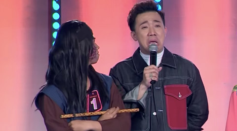 Trấn Thành 'cứng họng' khi bị 'hạ bệ' ngay tại sân khấu
