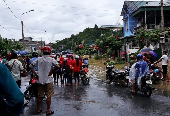 Bộ trưởng Giáo dục gửi điện khẩn khắc phục mưa lũ trước kỳ thi THPT quốc gia