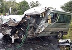 Ô tô chở lao động Việt gặp nạn tại Lào, 2 người chết