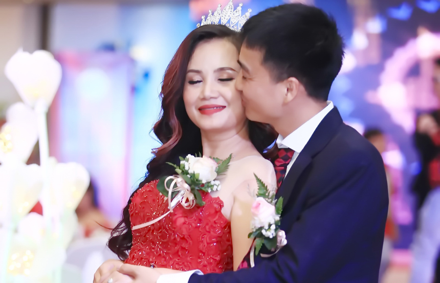 Diễn viên 4 đời chồng Hoàng Yến được chồng trẻ chi tiền làm ca sĩ
