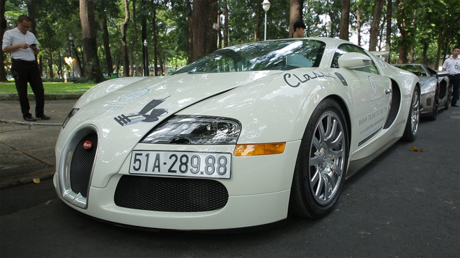 Đặng Lê Nguyên Vũ chơi siêu xe Bugatti Veyron số 1 Việt Nam