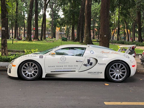 Đặng Lê Nguyên Vũ chơi siêu xe Bugatti Veyron số 1 Việt Nam