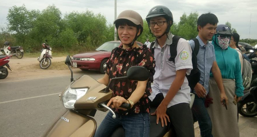 Vừa thi xong, thí sinh đến ngay phòng mổ