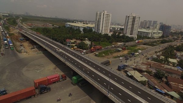 Khánh thành nút giao 3 tầng, xóa 'điểm đen' ùn tắc cửa ngõ Sài Gòn