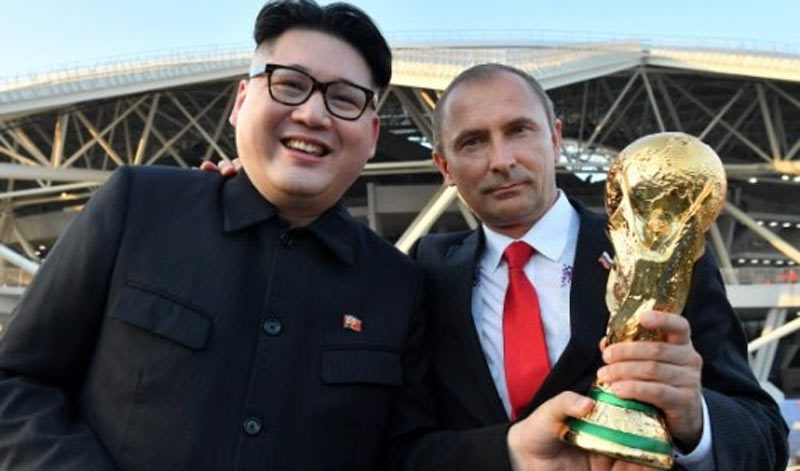 'Bản sao' Kim Jong Un, Putin làm náo loạn World Cup