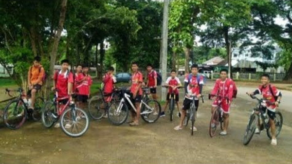 Thái Lan nỗ lực giải cứu đội bóng mắc kẹt trong hang