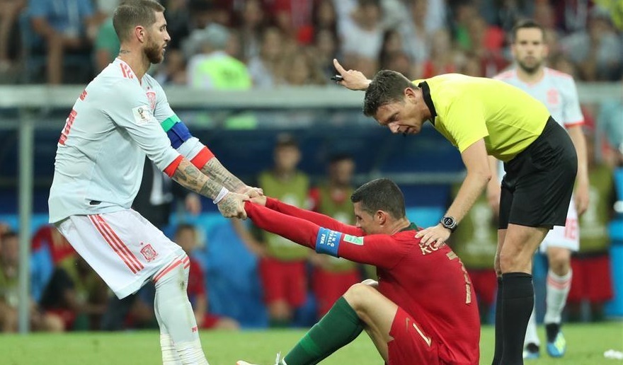 Ronaldo đón Sergio Ramos nhập hội thua: Lời nguyền là có thật!