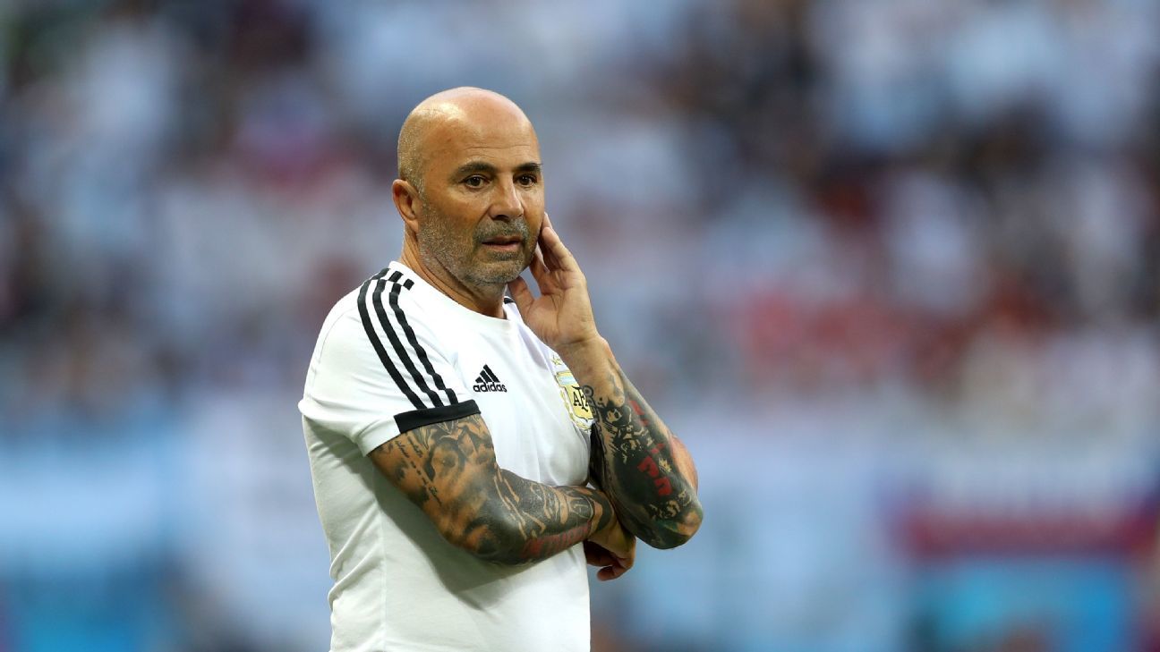 Argentina điêu đứng: Lộ lý do không thể sa thải Sampaoli