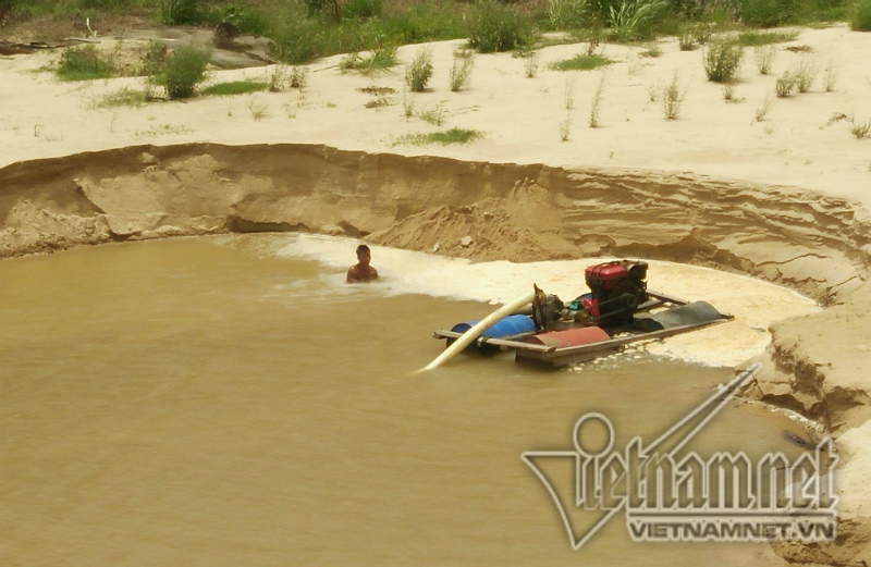 Đắk Lắk: Sông suối bị đục khoét, băm nát bởi nạn 'cát tặc'