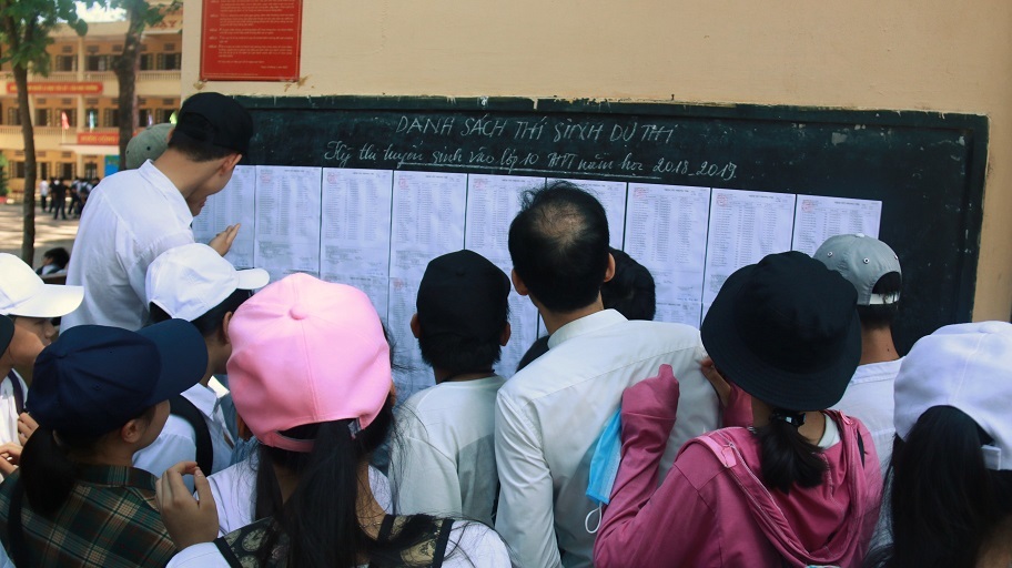 Hà Nội hạ điểm chuẩn vào lớp 10 trường chuyên và hệ song bằng