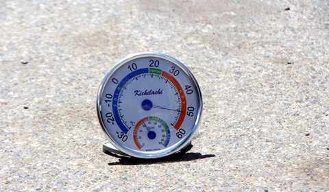 Hà Nội nóng hầm hập 50 độ, vẫn say sưa ngủ ngon lành ngoài đường