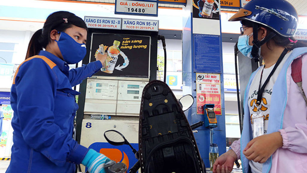 Giá xăng tăng liên tục: Gánh nặng trước mắt, nguy cơ khó lường